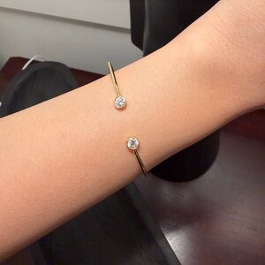 Elegant Gold Bracelet with Crystal Accents